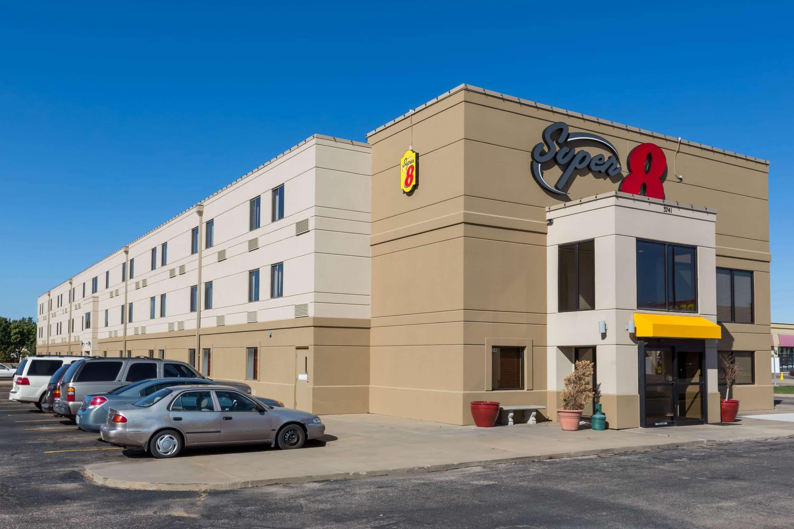 Super 8 By Wyndham Wichita North Hotel Exterior photo