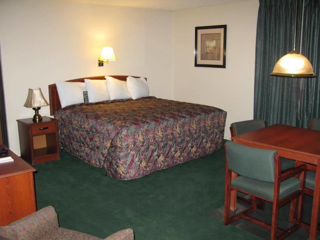 Super 8 By Wyndham Wichita North Hotel Exterior photo