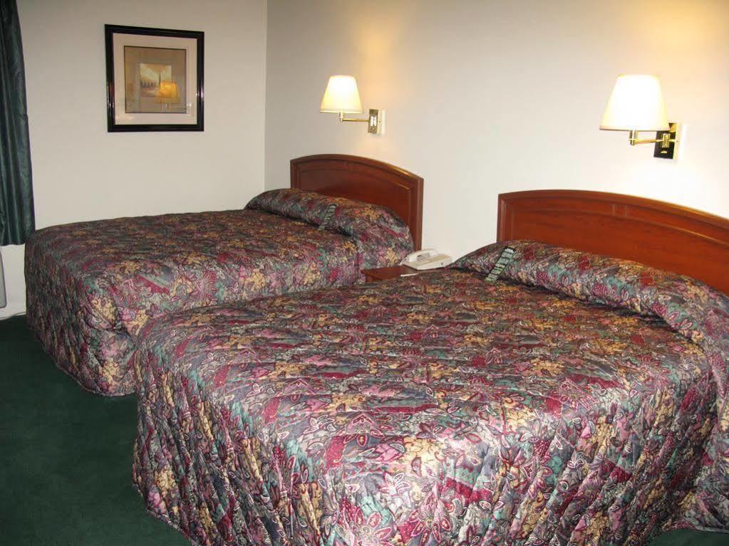 Super 8 By Wyndham Wichita North Hotel Exterior photo